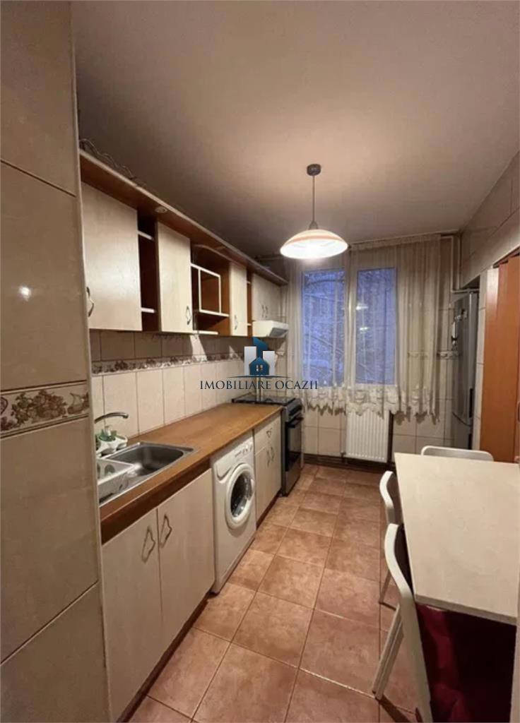 Vanzare Apartament 3 Camere Semidecomandat Aparatorii Patriei-Moldovita