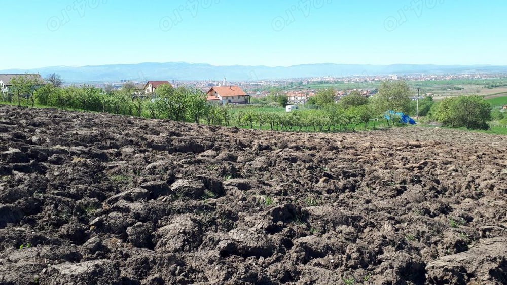 Vand teren intravilan 1600 mp Gusterita