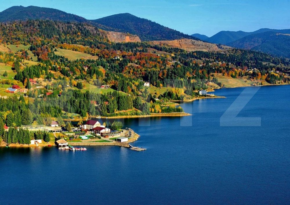 Teren cu vedere la lac, intravilan cu acte in regula