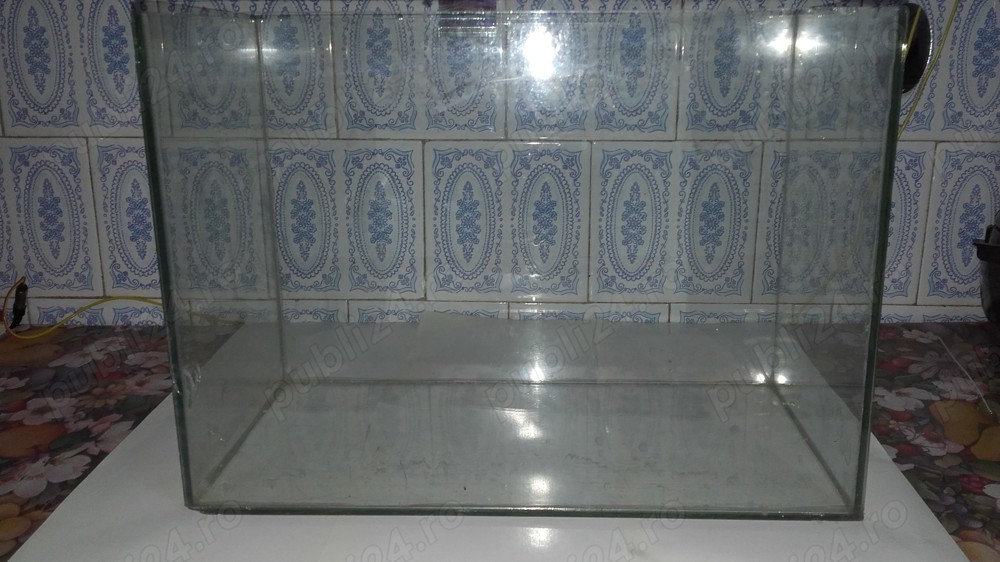 Vând acvarii noi și folosite