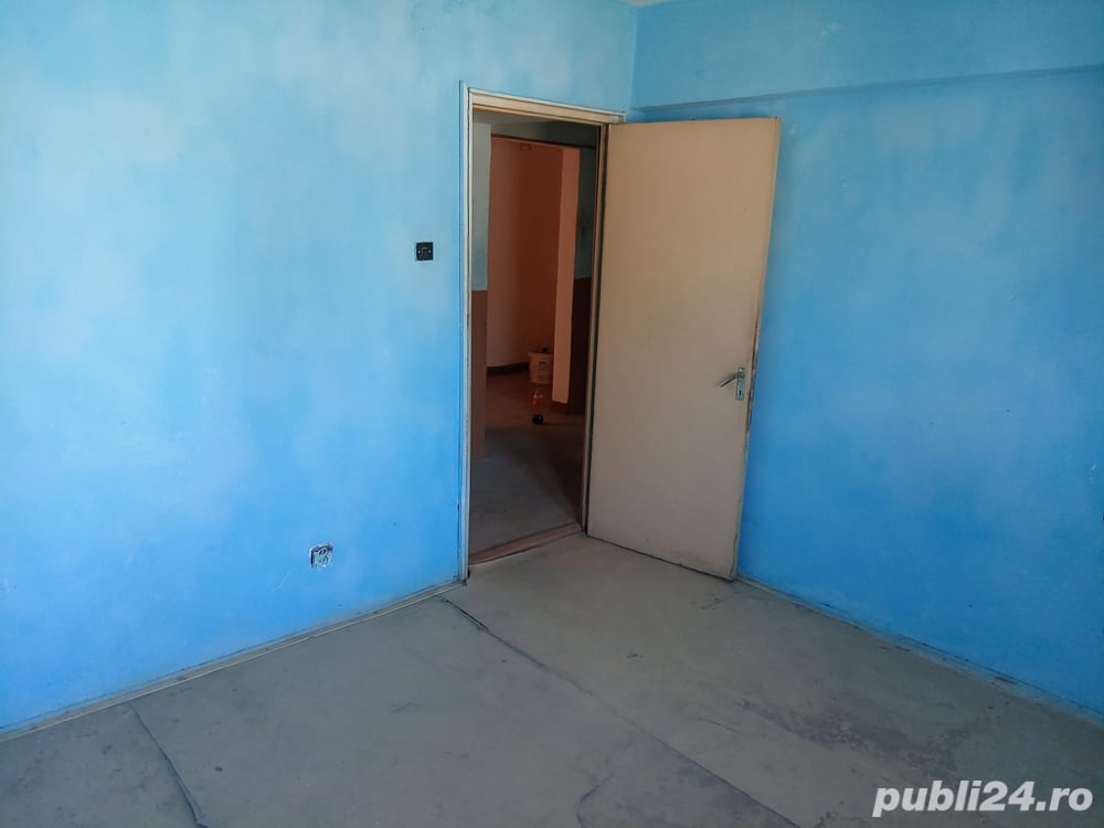 apartament 4 camere ,zona Topolnitei-Autogara, etaj 4