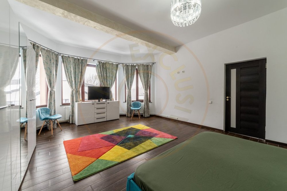 Casa spațioasă cu 6 camere și teren generos, lângă pădure - Valea Ursului/Argeș