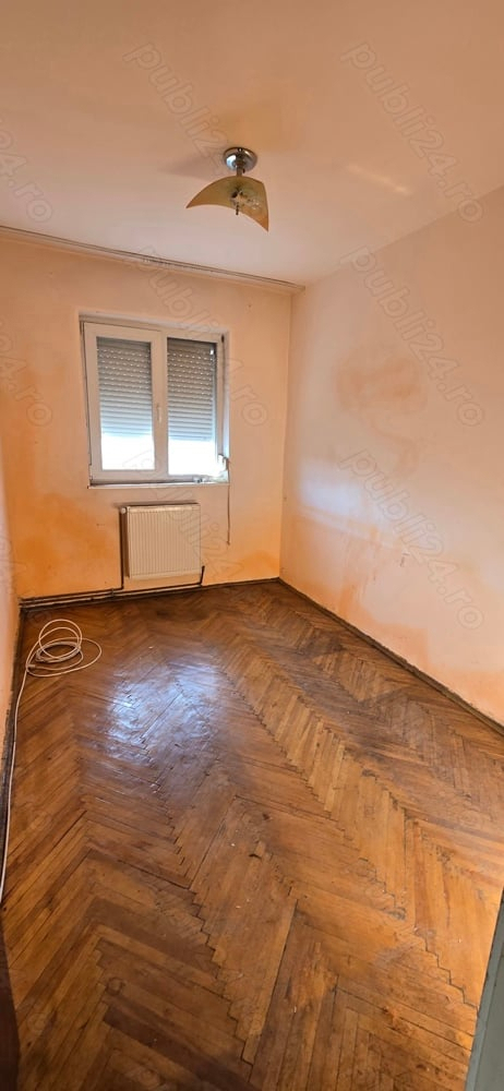 Apartament cu 4 camere cu centrala propie in piata Dacia