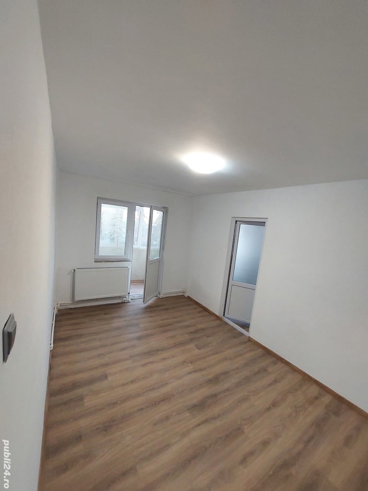 Vand apartament 3 camere