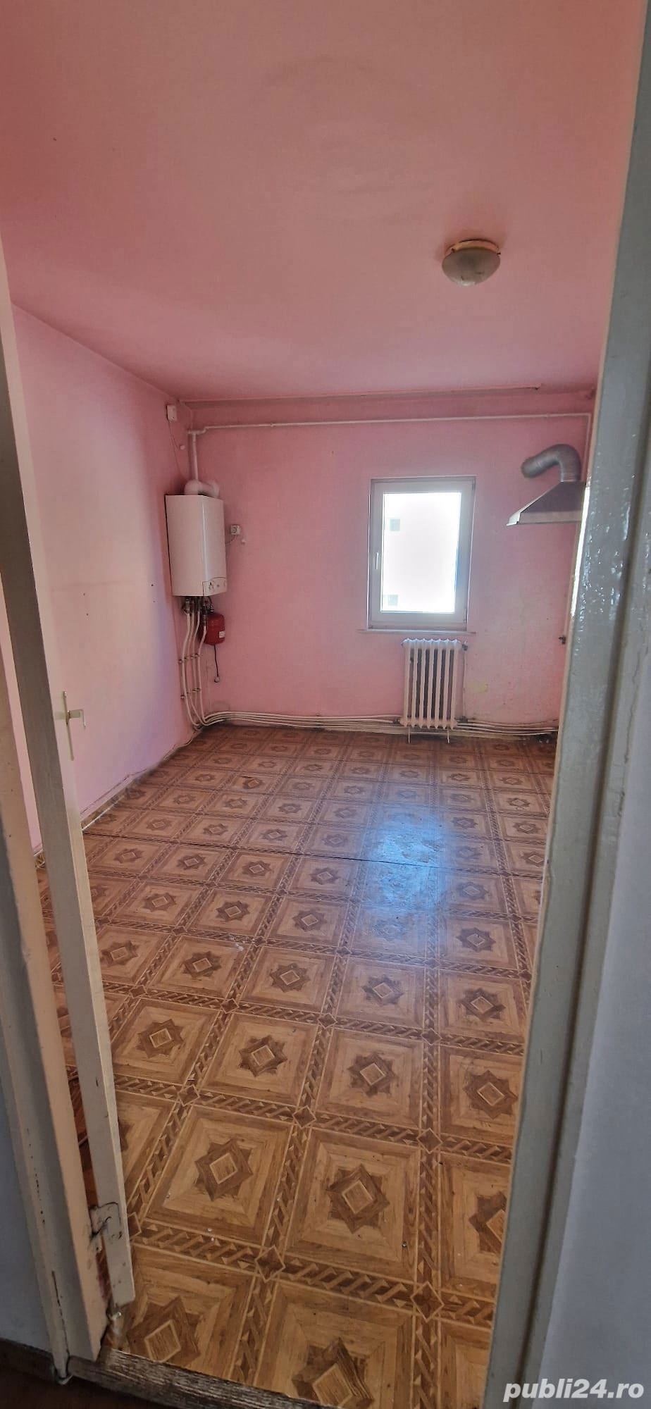 Apartament 4 camere, zona Astoria, etaj 2