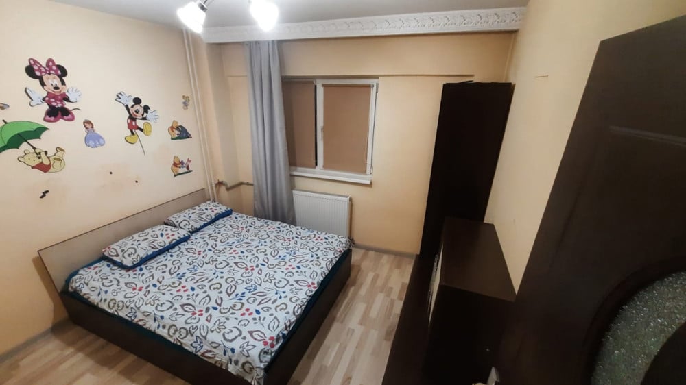 Apartament 3 camere decomandat 7/10, vizavi de piata Crangasi.