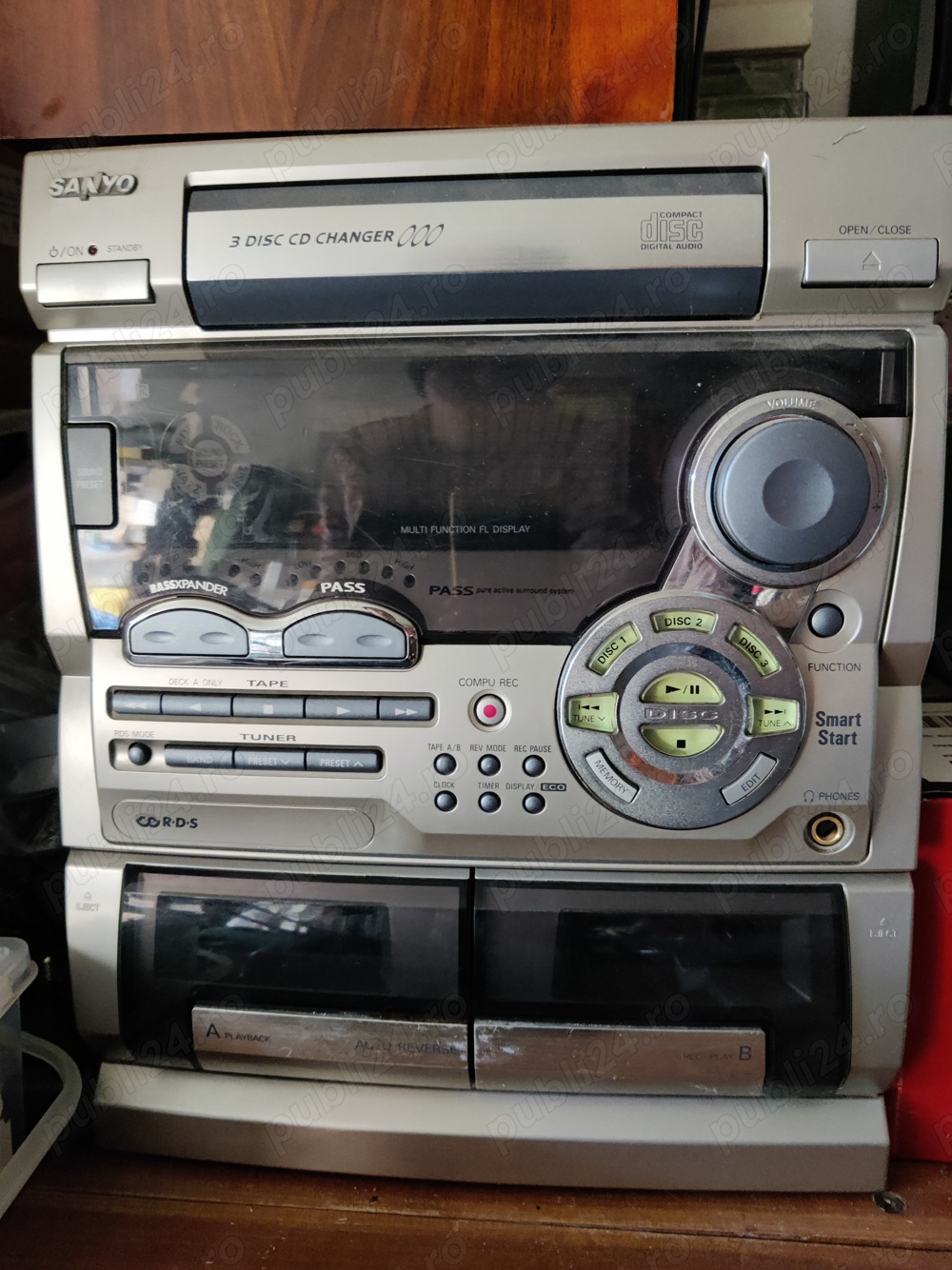 Sistem audio SANYO și 2 boxe de exterior cu amplificare proprie la 24 V