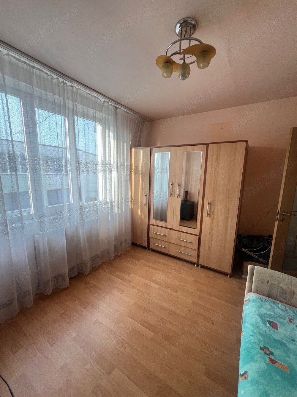 Apartament cu 3 camere centrala proprie Sagului Turist