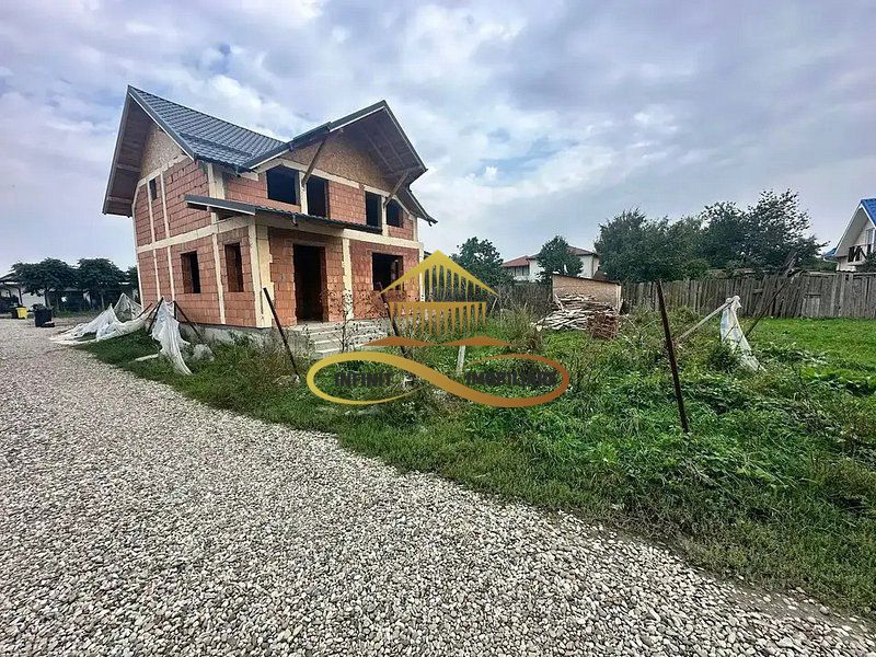 Casa la rosu de vanzare in Gheraiesti Bacau