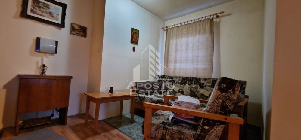 Apartament cu 2 camere , cu curte spatioasa, centrala proprie, Ciarda