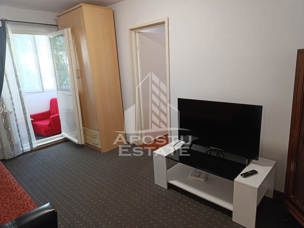 Apartament cu 3 camere, etaj intermediar, centrala proprie, Girocului