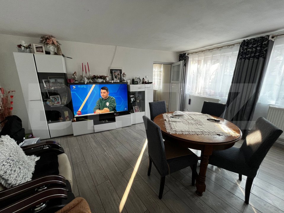 Casa de vanzare, cu 5 camere, 200 mp, Livezile