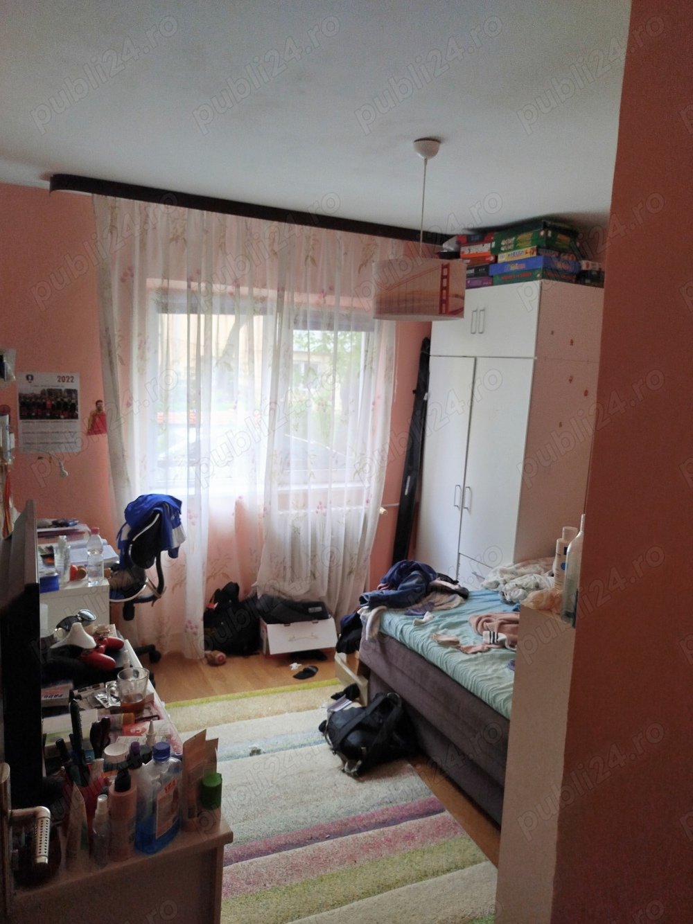 PF vând apartament cu două camere 