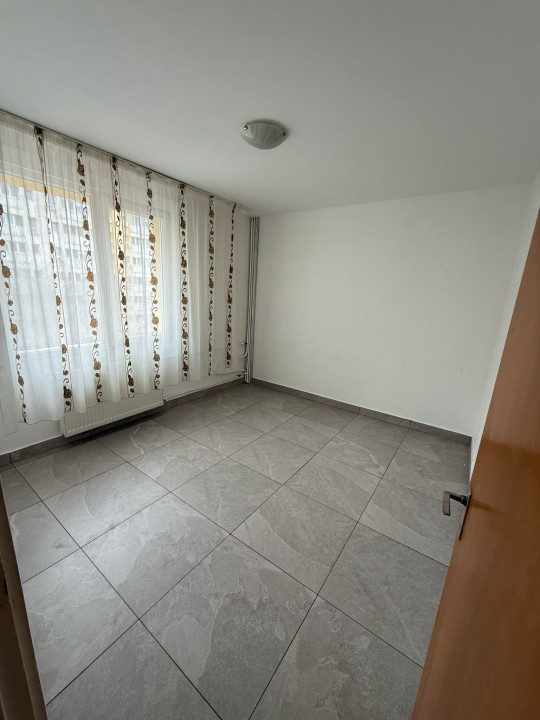 Apartament cu 3 camere, decomandat, bl 1978, et 4/10, Basarabia-Chișinău