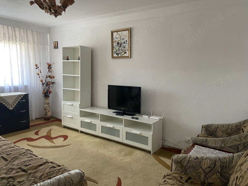 Ofer spre inchiriere apartament 3 camere decomandate