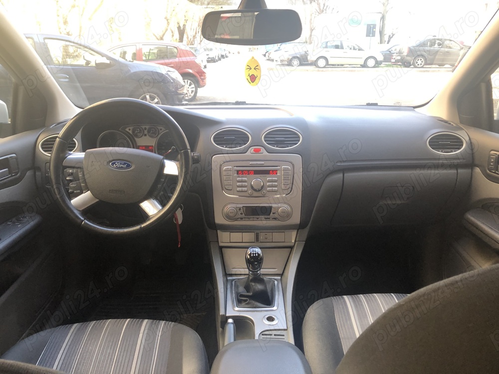 vand Ford Focus sedan