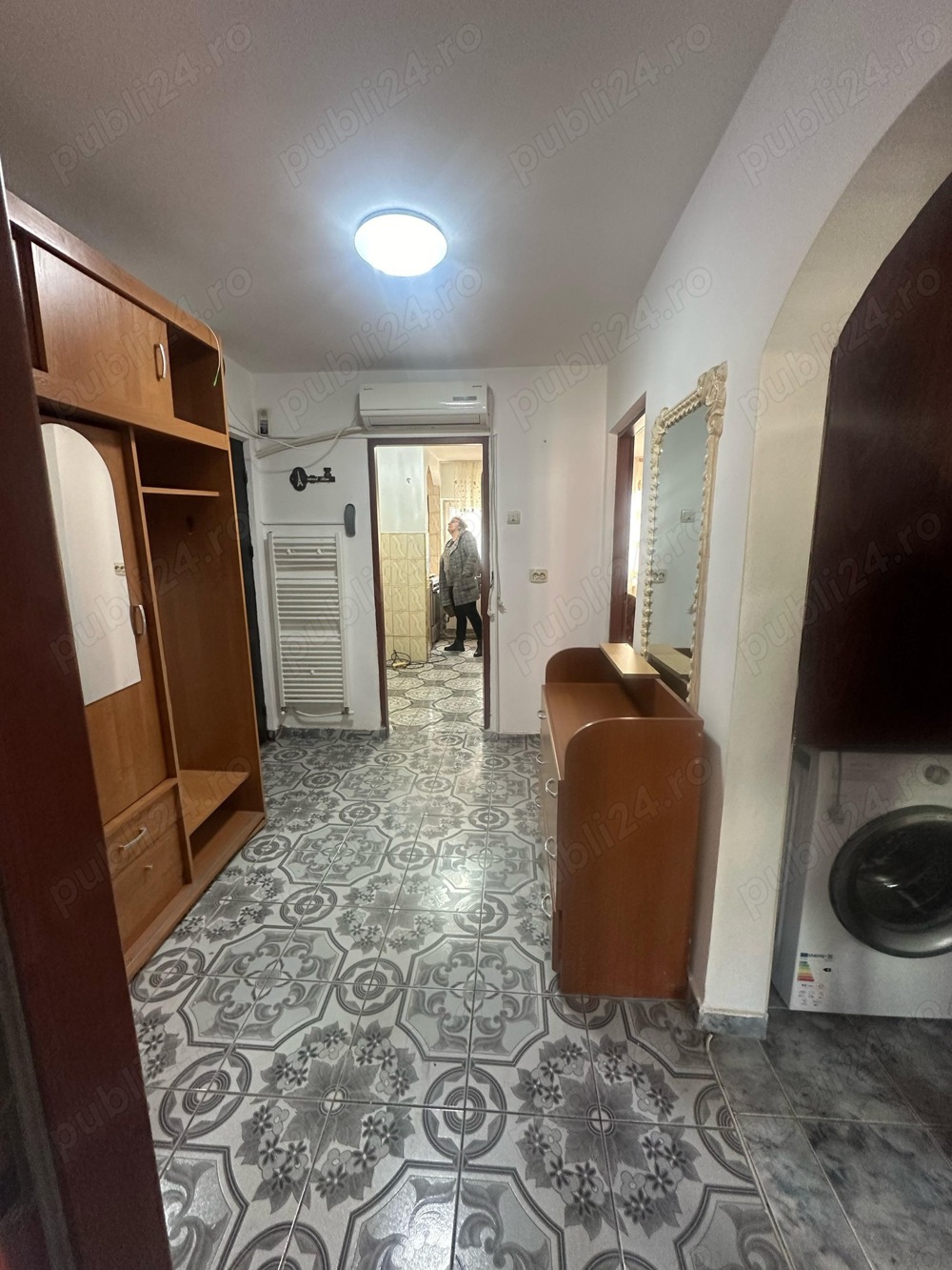 De vanzare 3 camere , etajul 3, 70 mp , Pret 37000 euro