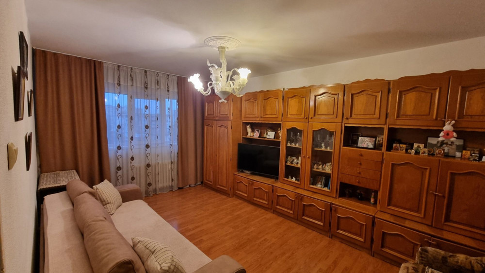 APARTAMENT 3 CAMERE DECOMANDAT | RAHOVA