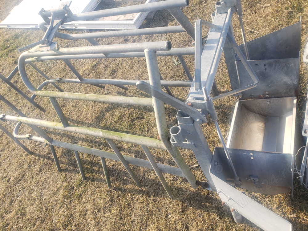 Vand boxe fatare scroafe si hranitori automate Vand boxe fatare scroafe si hranitori automate