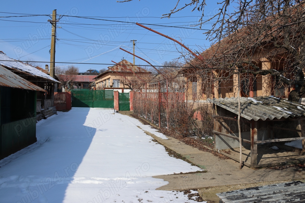 Casă cu teren, 3150 mp,  comuna Brebeni, jud. Olt, 9 km distanță de municipiul Slatina.