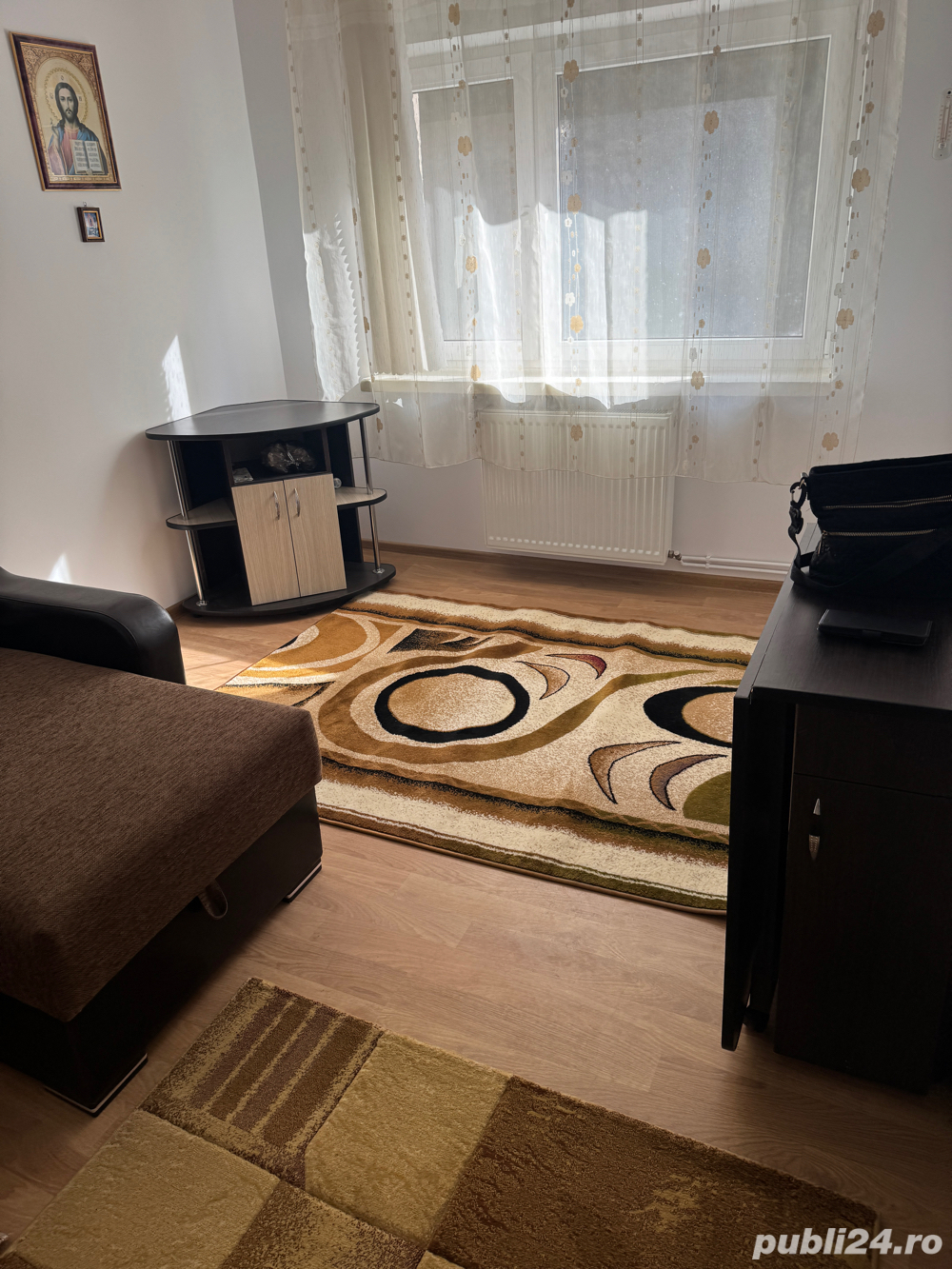 Apartament de vanzare , etaj 1, complet renovat.