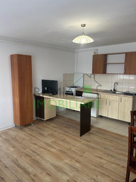 Apartament 2 camere, zona 13 decembrie