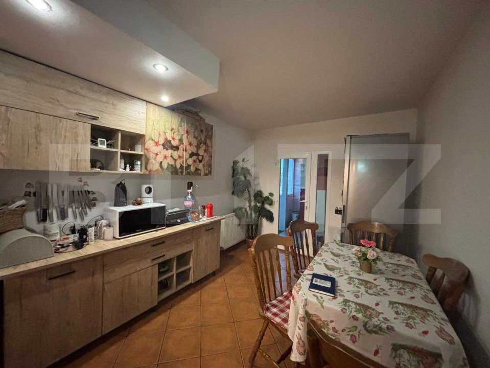 Apartament 3 camere decomandat, 72 mp utili, Craiovita Noua, zona Materna