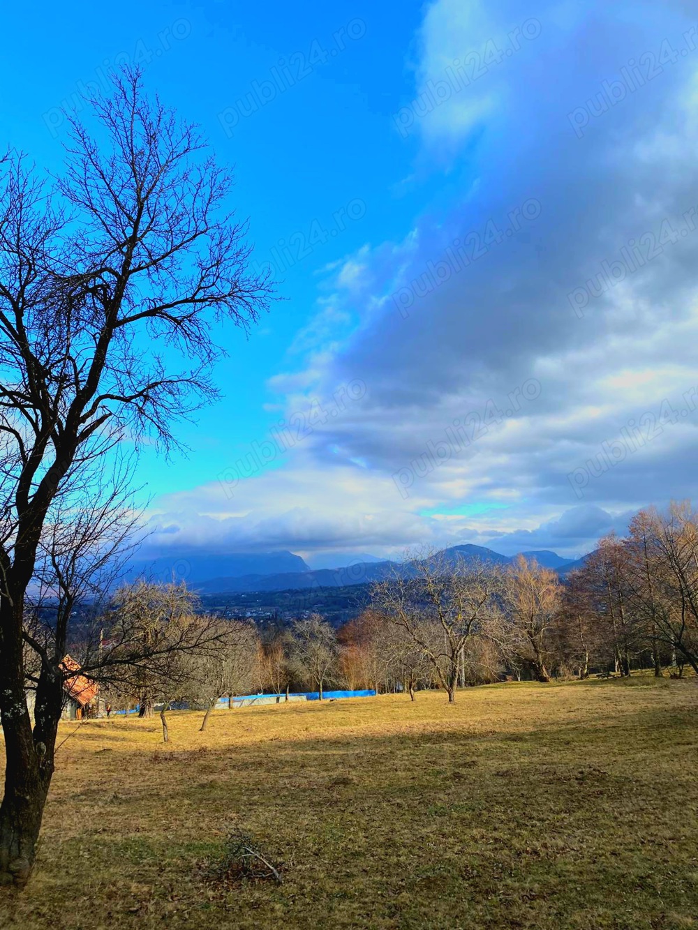 Teren Bran Predelut Brasov cu priveliste la poale de munte