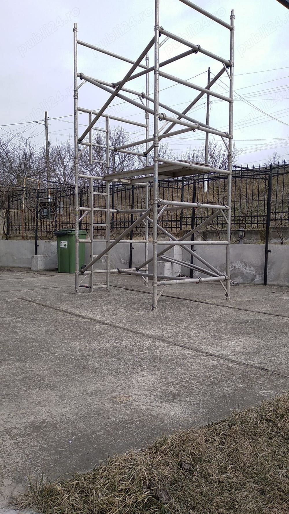 Schelă de închiriat 