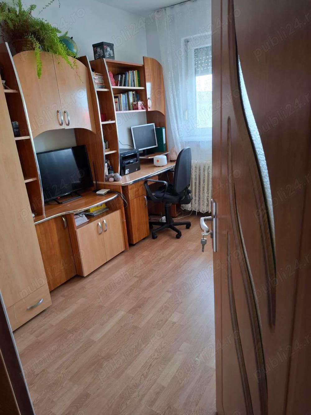 Apartament cu 3 camere de vânzare