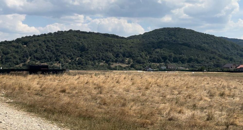 De vânzare: Teren 2000 mp în Glăjerie – Cadru natural spectaculos