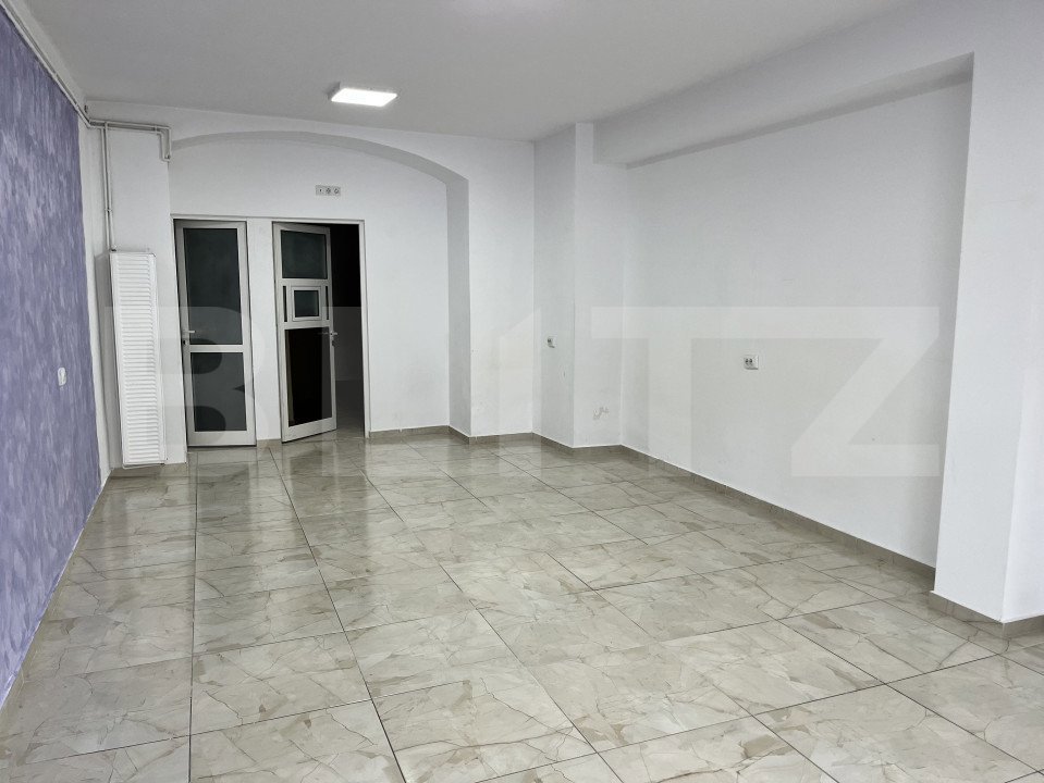 Spațiu comercial, cu 2 camere, 50 mp, zona Centrala