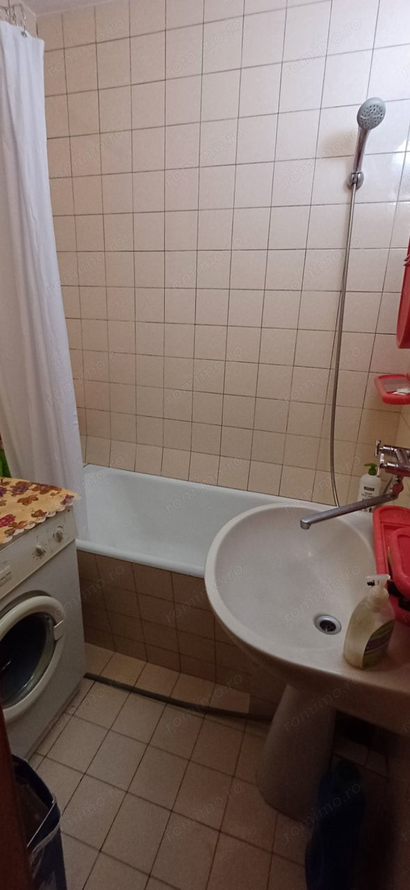 Se inchiriaza apartament in zona GORJULUI