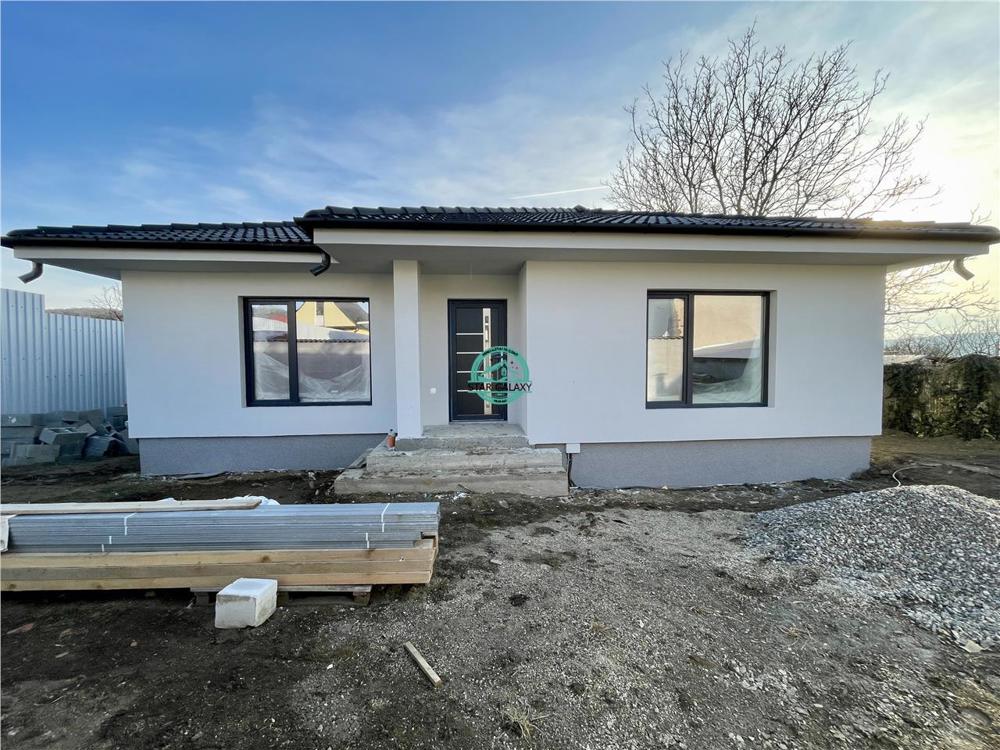 Casa cu 4 camere, 110 mp utili, 670 mp teren, de vanzare in Corunca