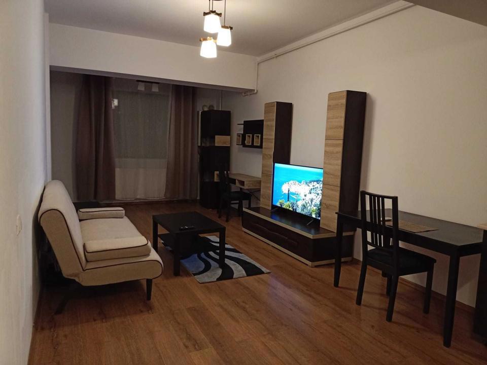 Inchiriez apartament 2 camere, zona Decebal, decomandat cu centrala proprie