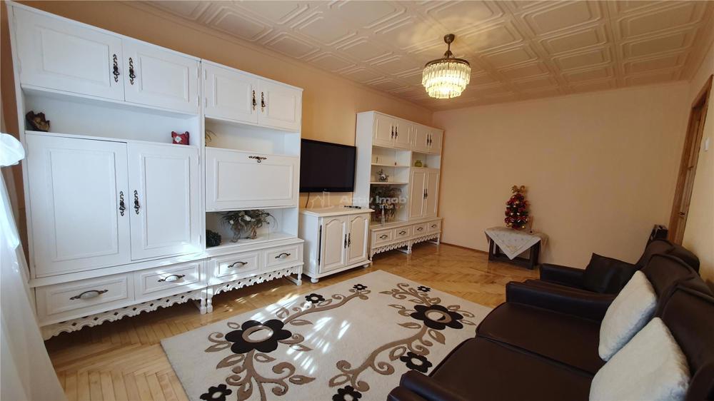 Apartament - 3 camere - 70 mp - Burdujeni