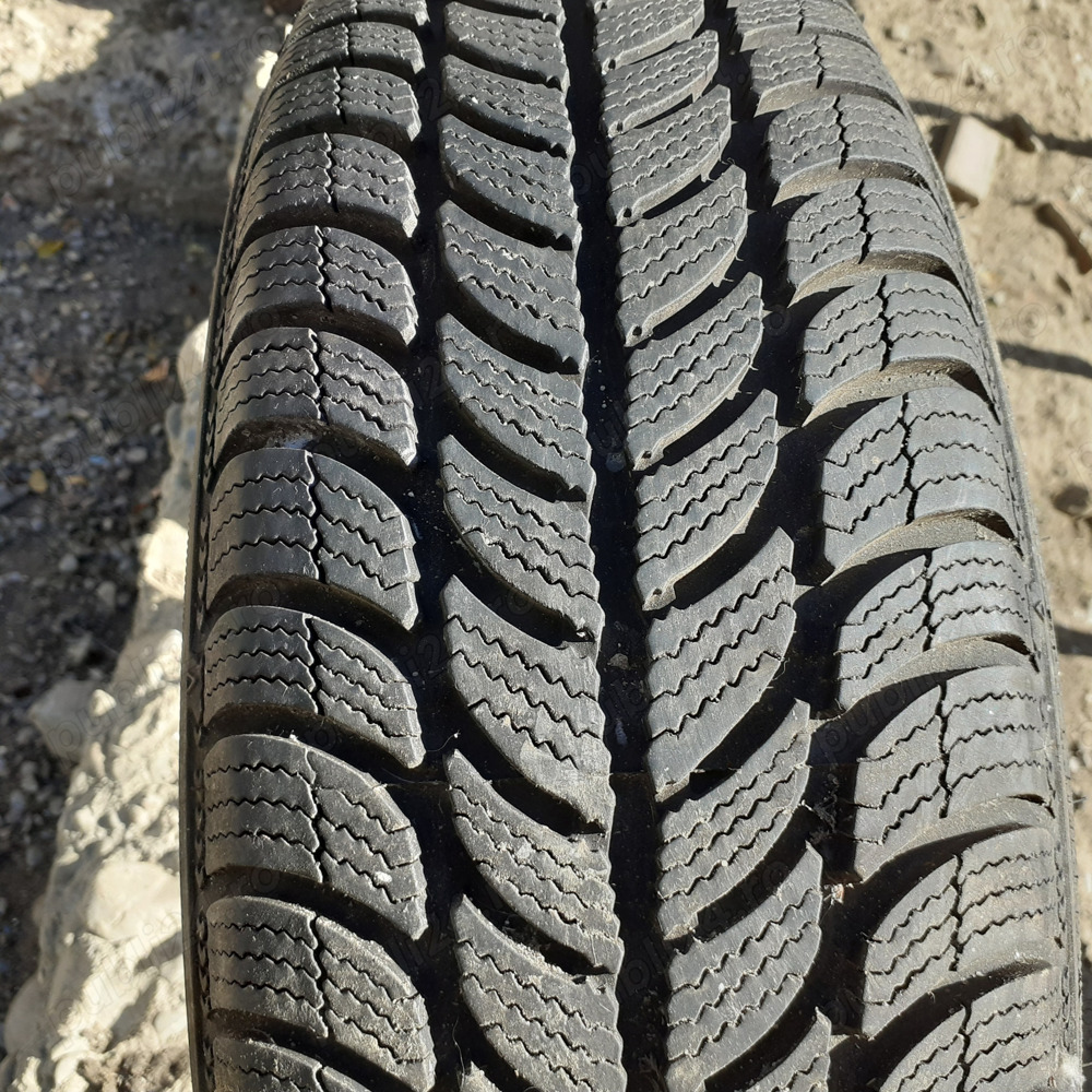 Vând două anvelope, de iarna folosite foarte puțin. 