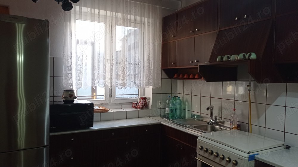 Progresului(linga Policlina 2),Casa 3 camere,baie,bucatarie,garaj,curte,mobilata si utilata,800 euro