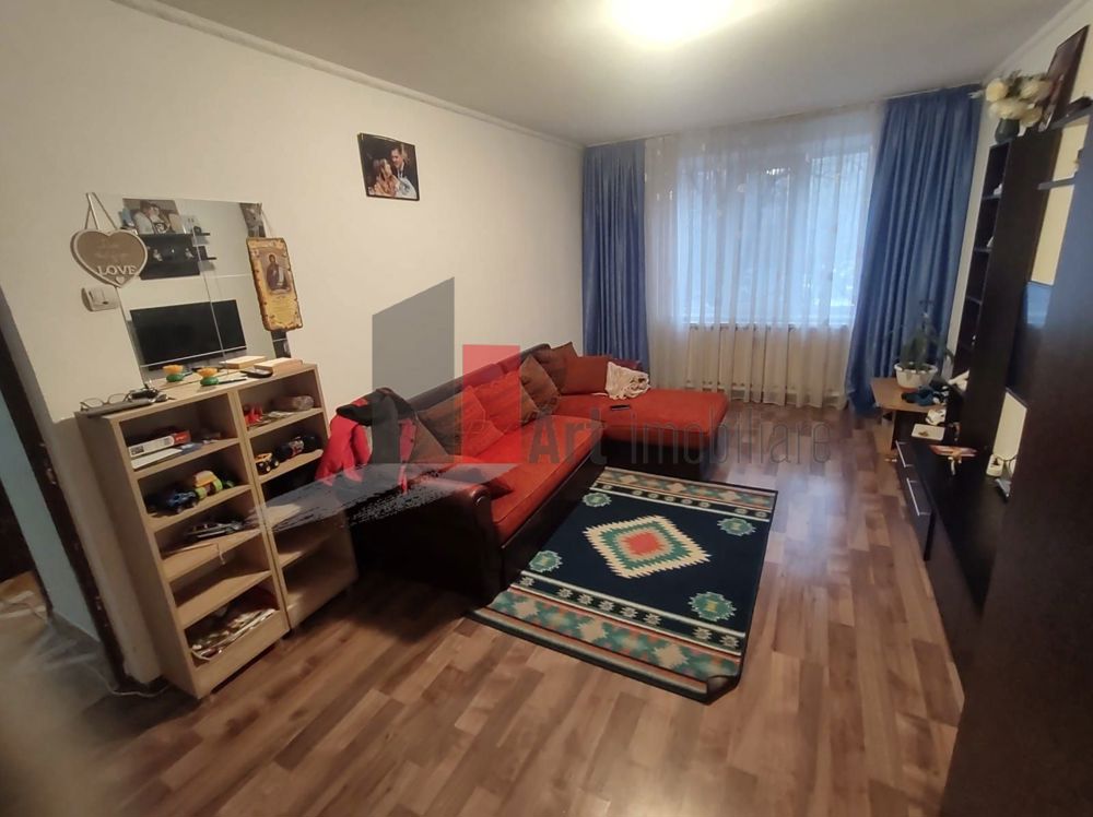 Vânzare apartament 3 camere decomandat Apărătorii Patriei - Spiru Haret