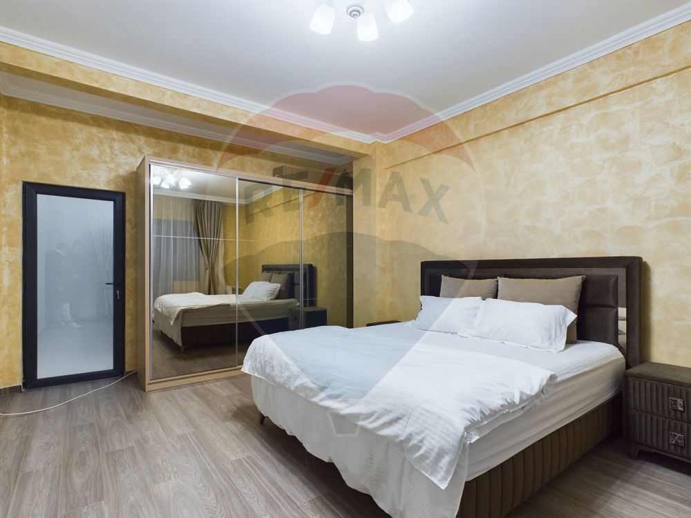 Apartament central, 3 camere, 2 bai, –renovat complet, modern