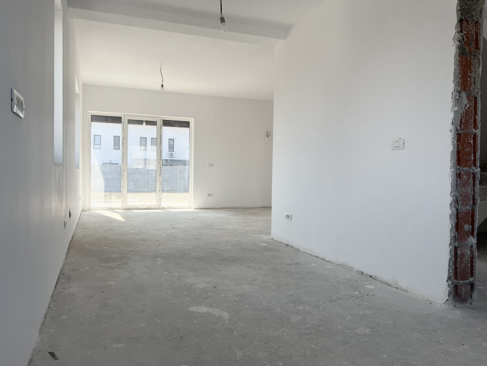 Duplex, 115mp utili, 310mp teren, 4 camere, Curent trifazic-Sacalaz 