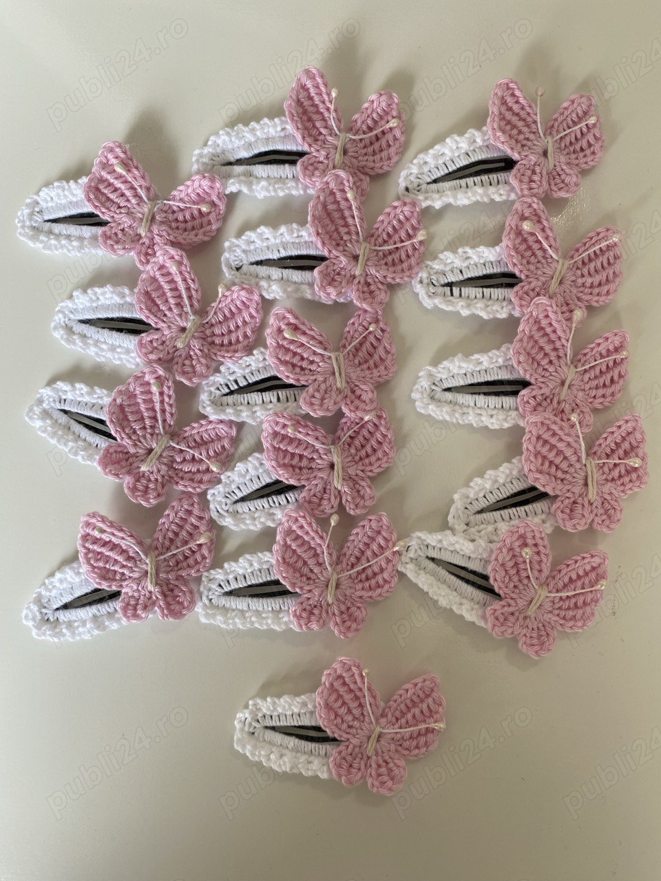 Set agrafe crosetate cu fluturasi 