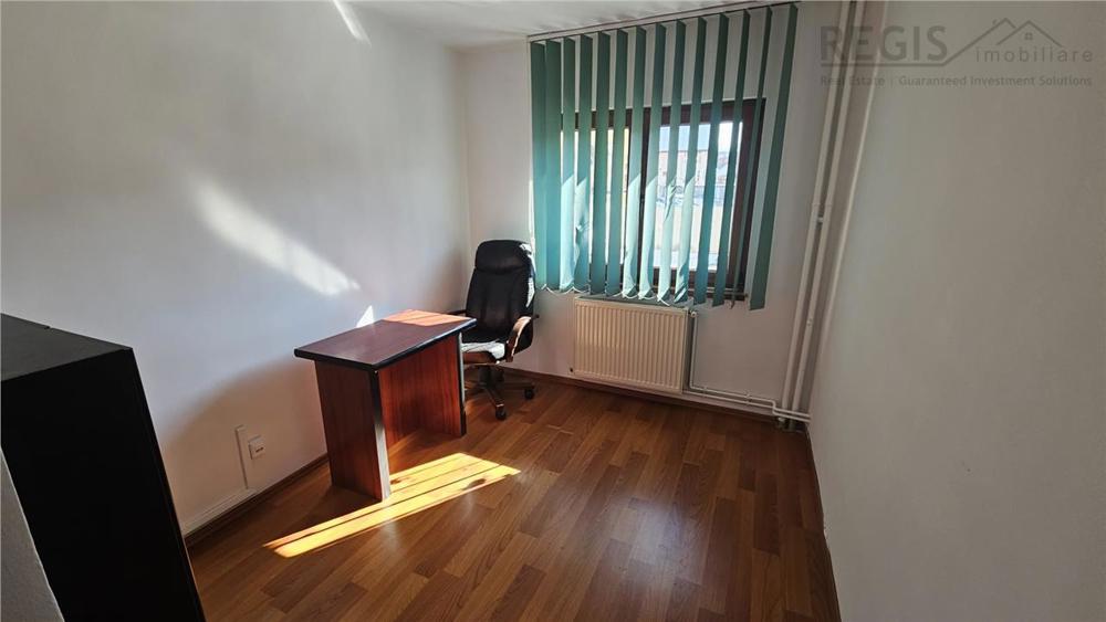 Apartament de 4 camere in zona Astra pretabil pentru spatiu birouri