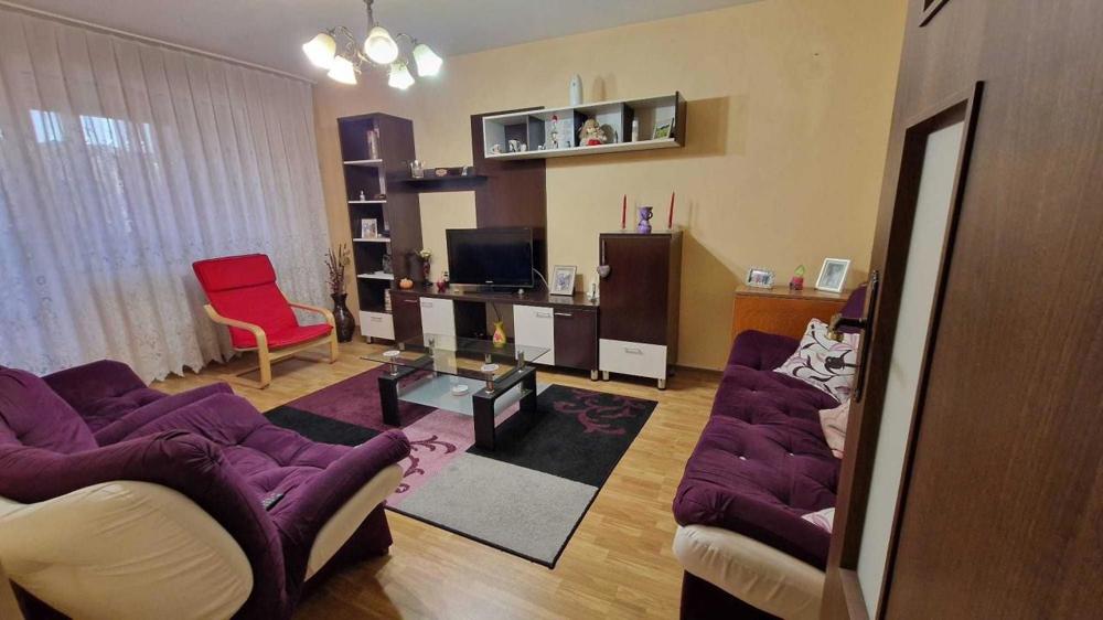 Apartament 3 camere de vanzare Gorjului