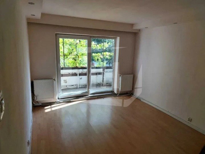 Apartament 3 camere, 3 balcoane, 2 bai, etajul 1, zona Iulius Mall