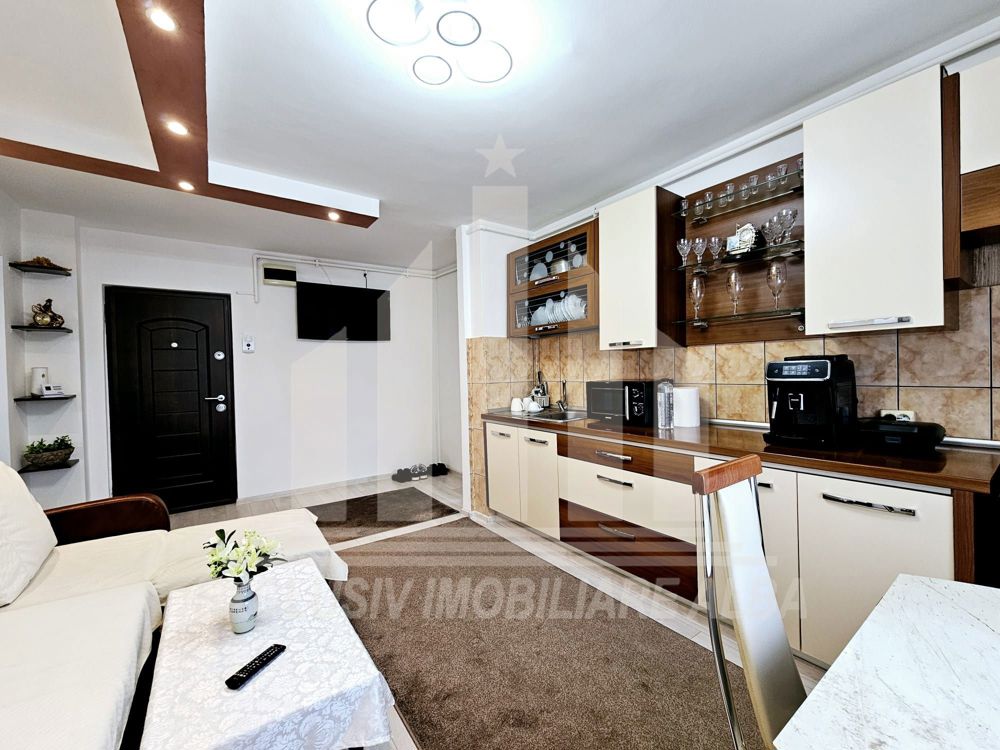 Apartament cu 2 camere decomandate, Cetate