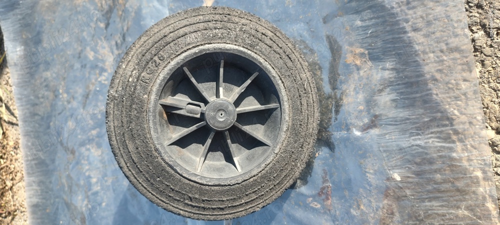 Vând 2 roți de tomberon cu osie 