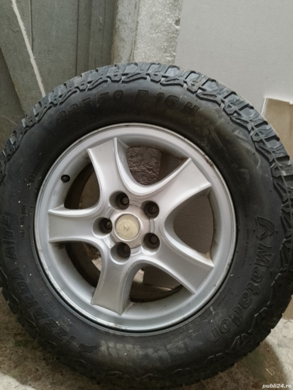 Vînd roți cu jante aluminiu 