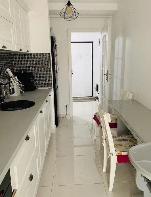 in zona CENTRALA inchiriez apartament 2 camere pe Blv Unirii