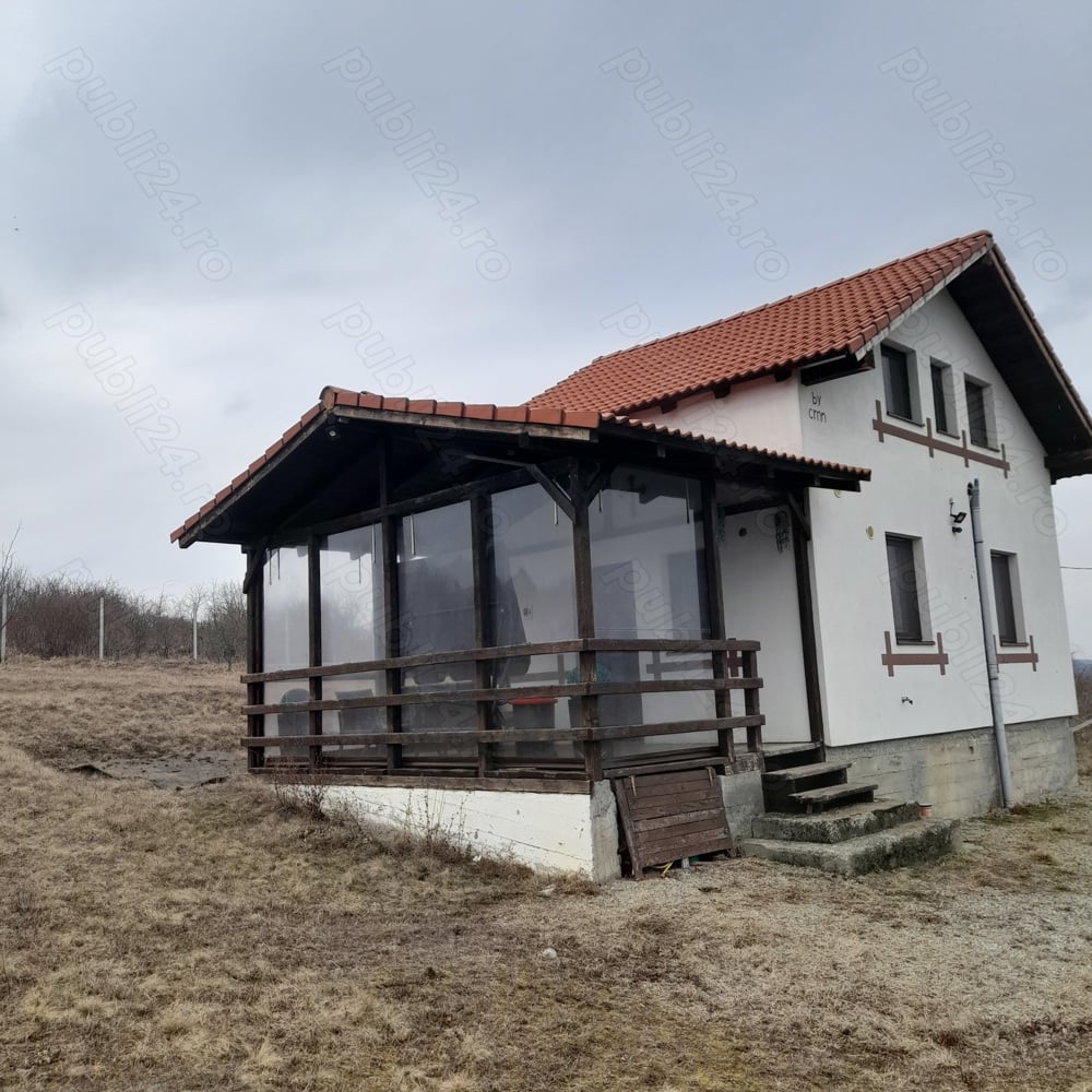 Vând casa in Hamba 